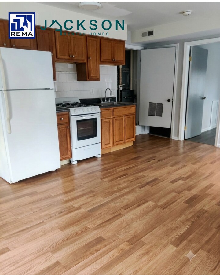 Photo - 516 W Queen Ln Unit 3
