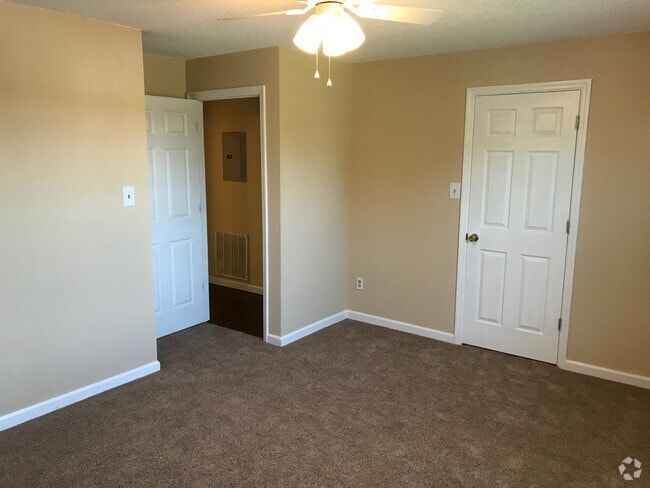 Building Photo - 723 Pleasant Valley Rd Rental