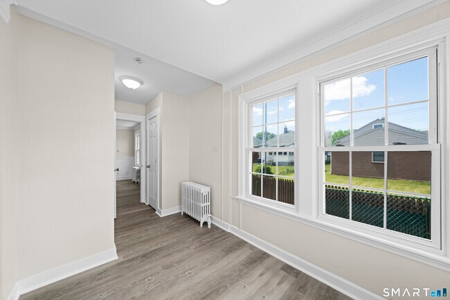 Photo - 70 Lambert St