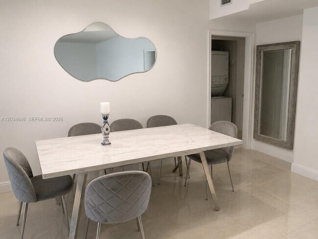 Photo - 18800 NE 29th Ave Unidad 305