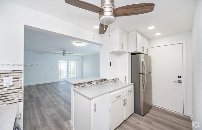 Building Photo - 301 Sunrise Dr Unit 4AE Rental