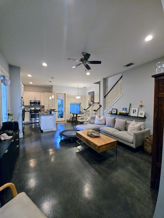 Photo - 803 Dawson Rd