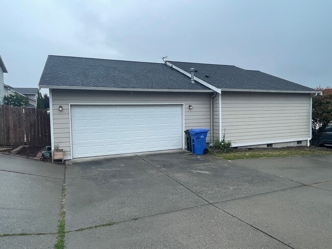 Photo - Cozy and Comfortable 3 Bedroom Home, Close to Everything!