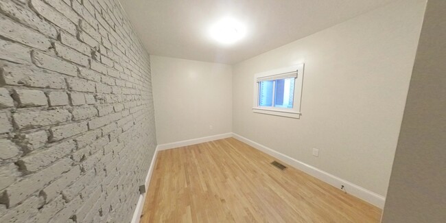 Photo - 129 Sutherland Rd Condo Unit room