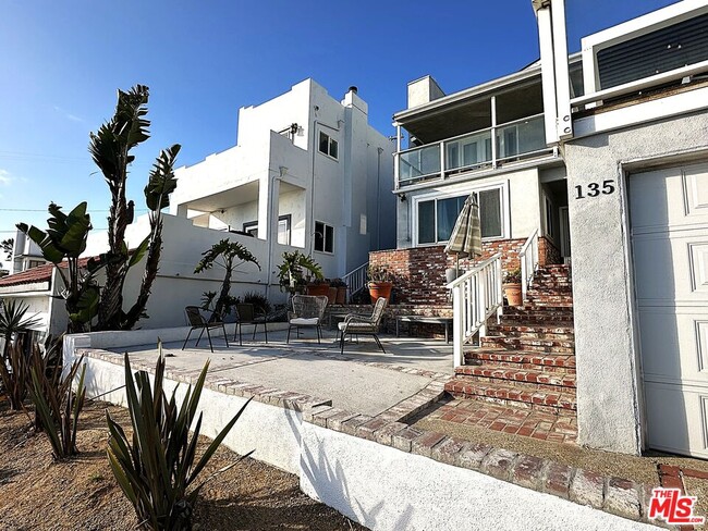 Photo - 135 Napoleon St