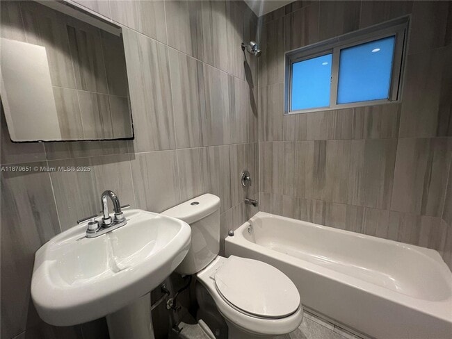Building Photo - 500 NW 35th St Unit 4 Rental