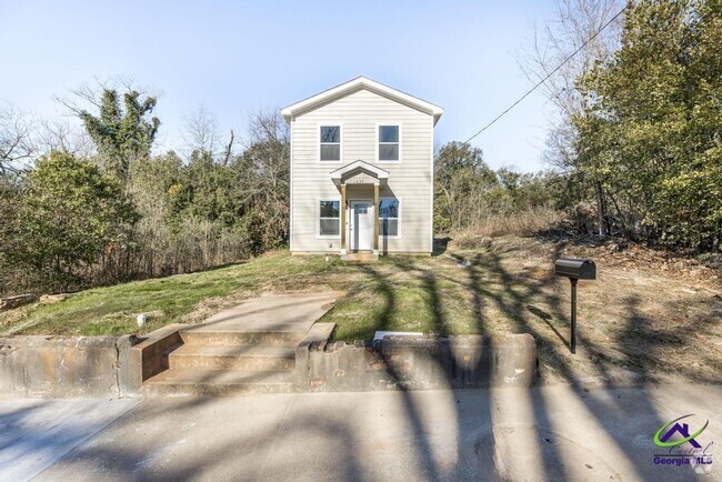Building Photo - 1635 2nd St Rental