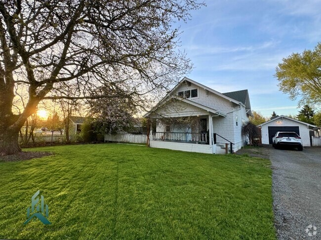 Building Photo - 971 NW Sycamore Ave Rental