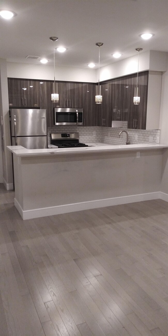 Building Photo - 801 Summit Ave Unit # 2A