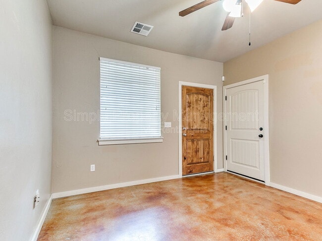 Photo - 2876 Muzzy St