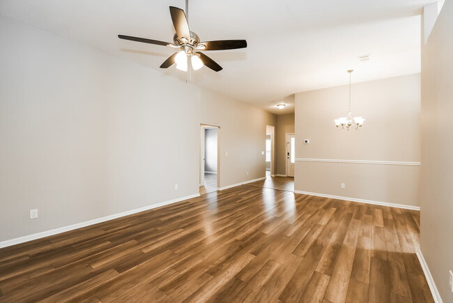 Photo - 574 S Aberdeenshire Dr