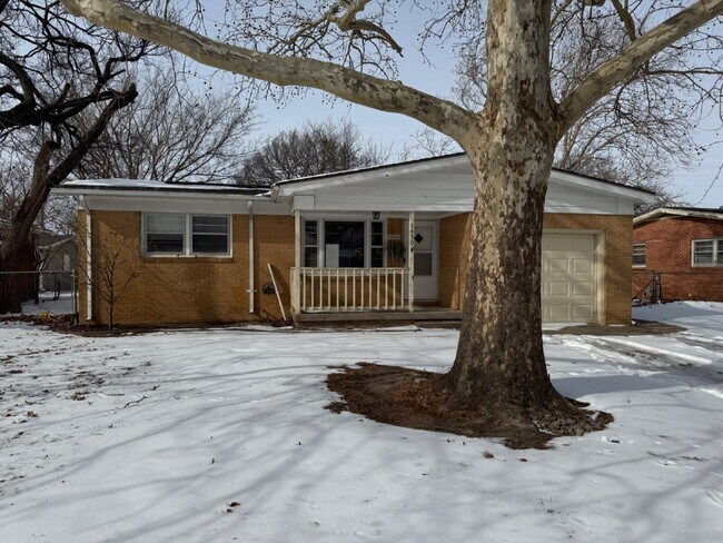 Building Photo - "Charming 2-Bedroom Retreat on South Walnut Street – Cozy Comfort Awaits in Wichita!"