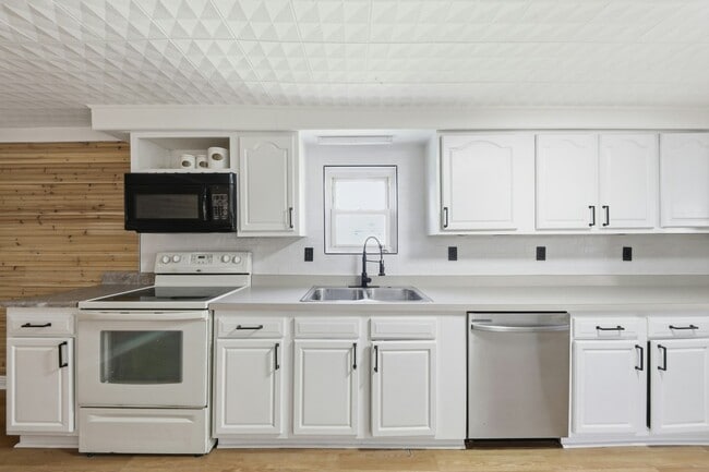 Photo - 125 E Market St