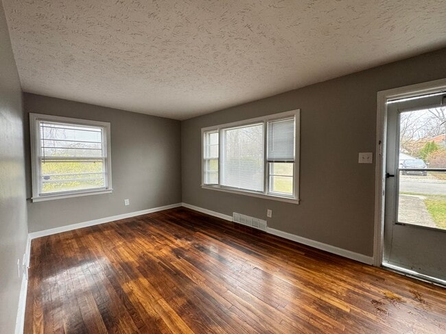 Photo - 790 Allendale Dr