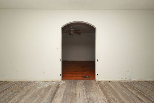 Photo - 618 Ledford St
