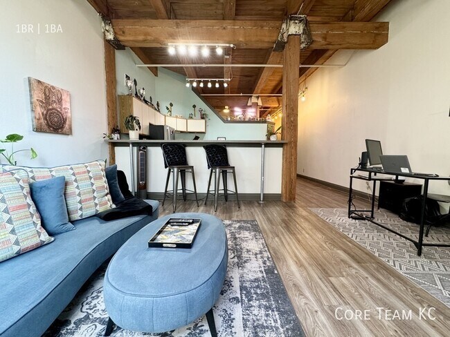 Photo - 308 W 8th St Unidad 403