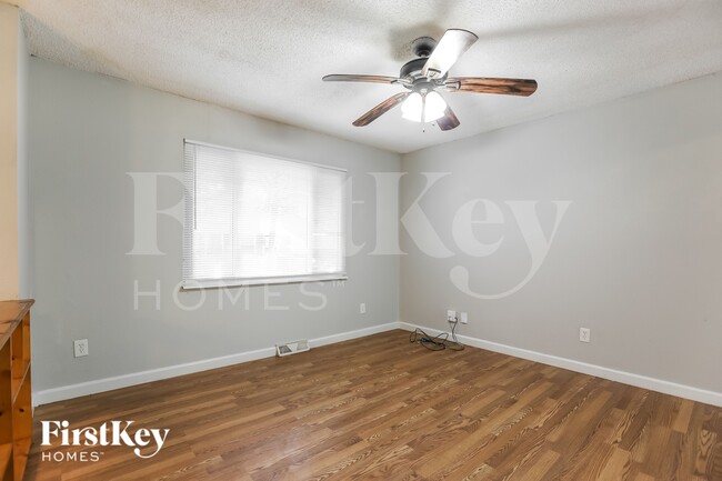 Photo - 1805 SW Speas Dr