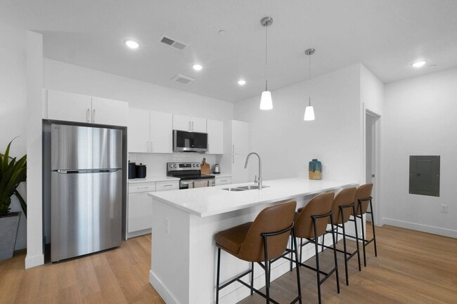 Building Photo - The Henley Apartments