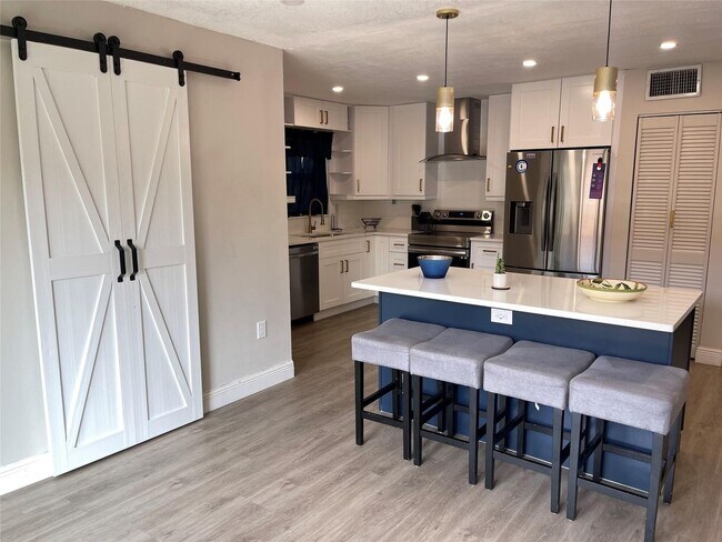 Photo - 4000 Del Rio Way