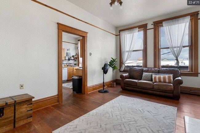 Photo - Charming 2 Bed, 2 Bath Apartment in Downtown Hamilton