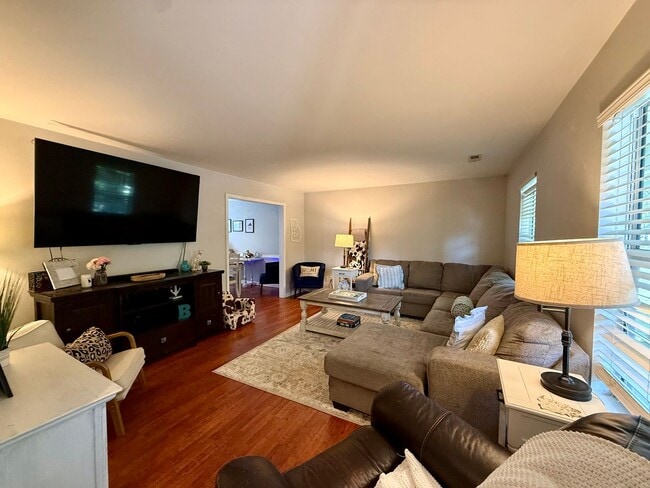 Photo - 4-bedroom, 2.5-bath home on a cul-de-sac street!