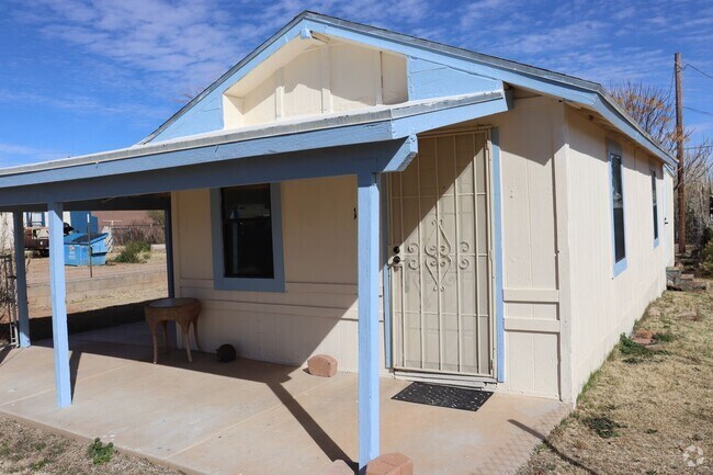 Building Photo - One bedroom bungalow Rental