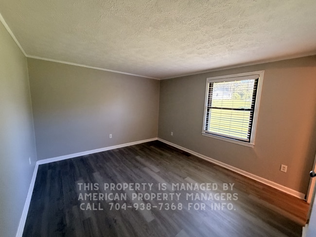 Photo - 1475 Crowell St