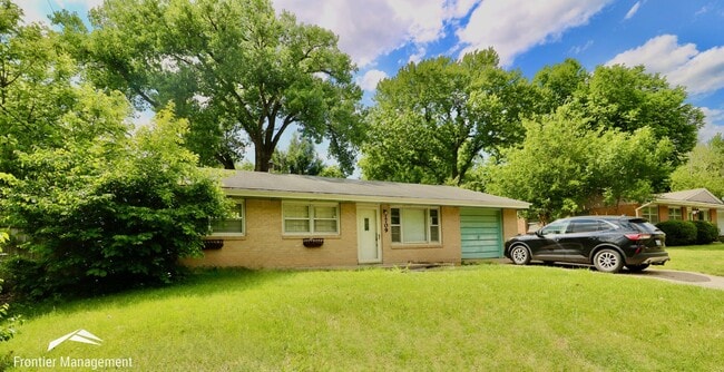 Building Photo - Beautiful 4 Bedroom Home Near Bill Snyder Stadium!