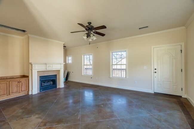 Photo - Four Bedroom Home Walking Distance to UofA! Lawn Care Included! AVAILABLE IN JULY!!!!!