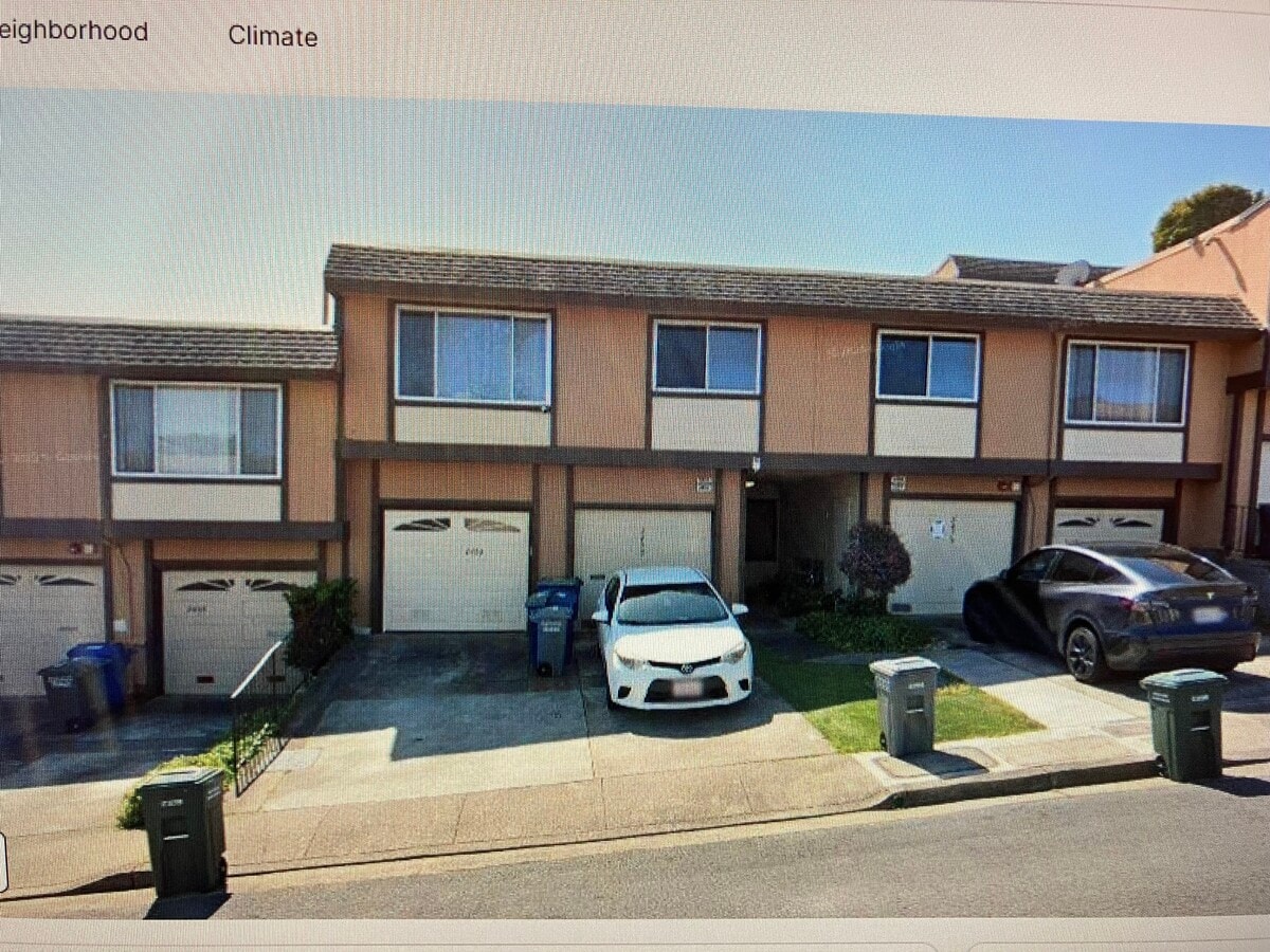 Photo - 2455 Rowntree Way