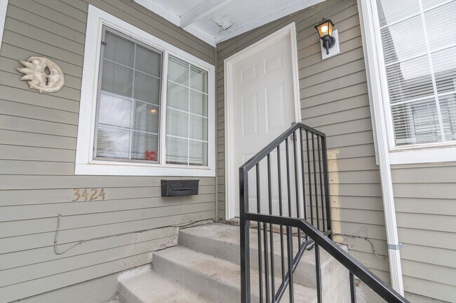 Building Photo - 3424-28 NE 79th Unit 3424