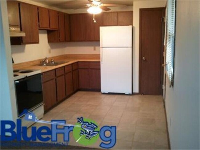 Photo - 935 Shea Ave