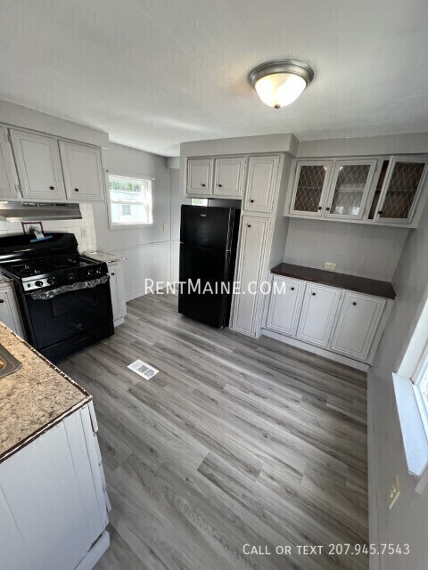 Photo - 681 Main Rd N