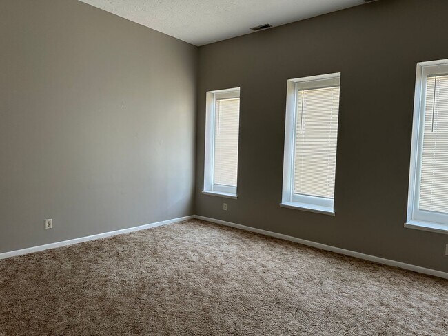 Photo - 285-295 N Cross Street Unidad 290