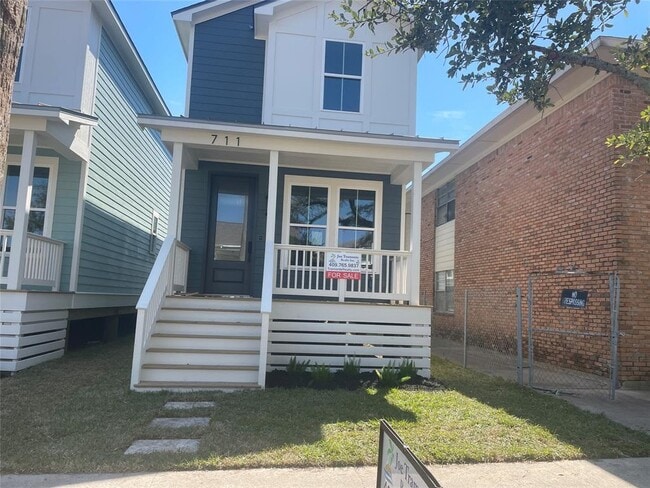 Photo - 711 Avenue H Casa