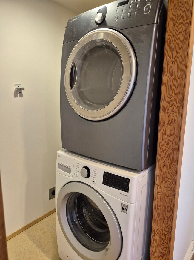 Photo - 2734 Wilmot Ave