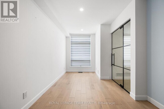 Photo - 679 Broadview Ave