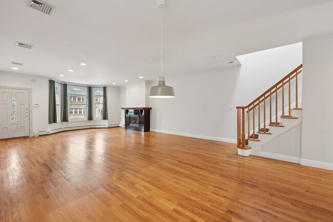 Photo - 285 Knox Ave