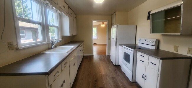Photo - 405 S 12th Ave