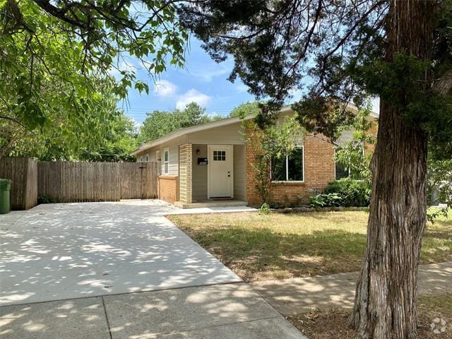 Building Photo - 1513 Bellaire Dr Rental