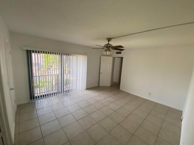 Photo - 2370 Waterside Dr