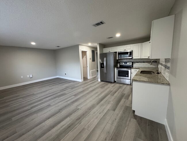 Photo - 555 Cadillac Blvd