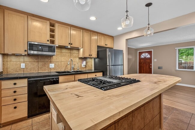 Building Photo - Beautiful Cherry Creek Condo