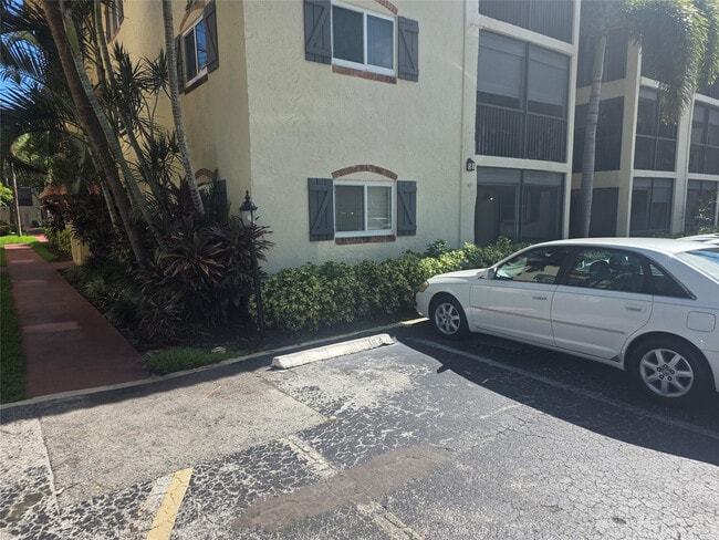 Building Photo - 251 S Cypress Rd Unit 101