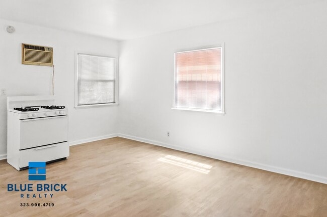 Building Photo - 12805 Vanowen St Unit 3
