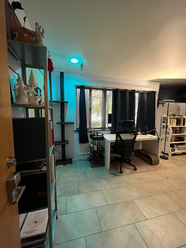 Photo - 921 E Huron St Unit #2