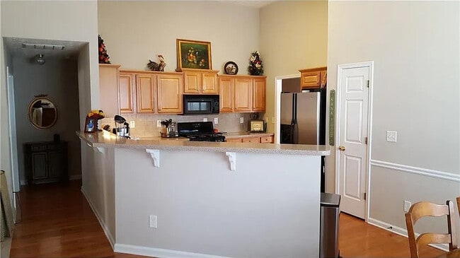 Photo - Room in House on Stoneleigh Run Dr NE