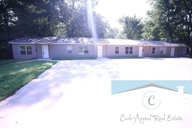 Building Photo - 2-bedroom, 2 bath apartment recently built apartment in Trumann includes washer/dryer!!