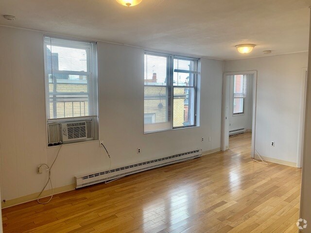 Building Photo - 1 Noyes Pl Unit Apt8
