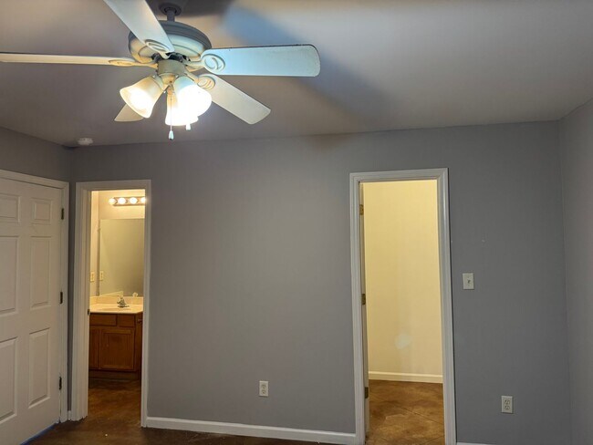 Photo - 411 Bruce St